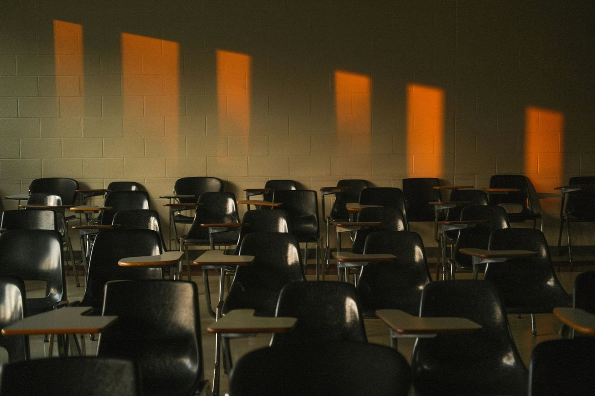 The Teacher Who Stopped Trying to Do Three Things at Once - Ticnote